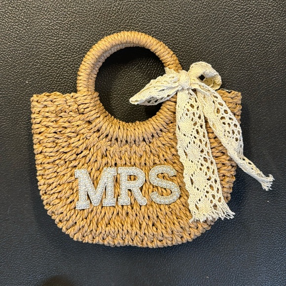 Mrs. Purse used once - Picture 1 of 2